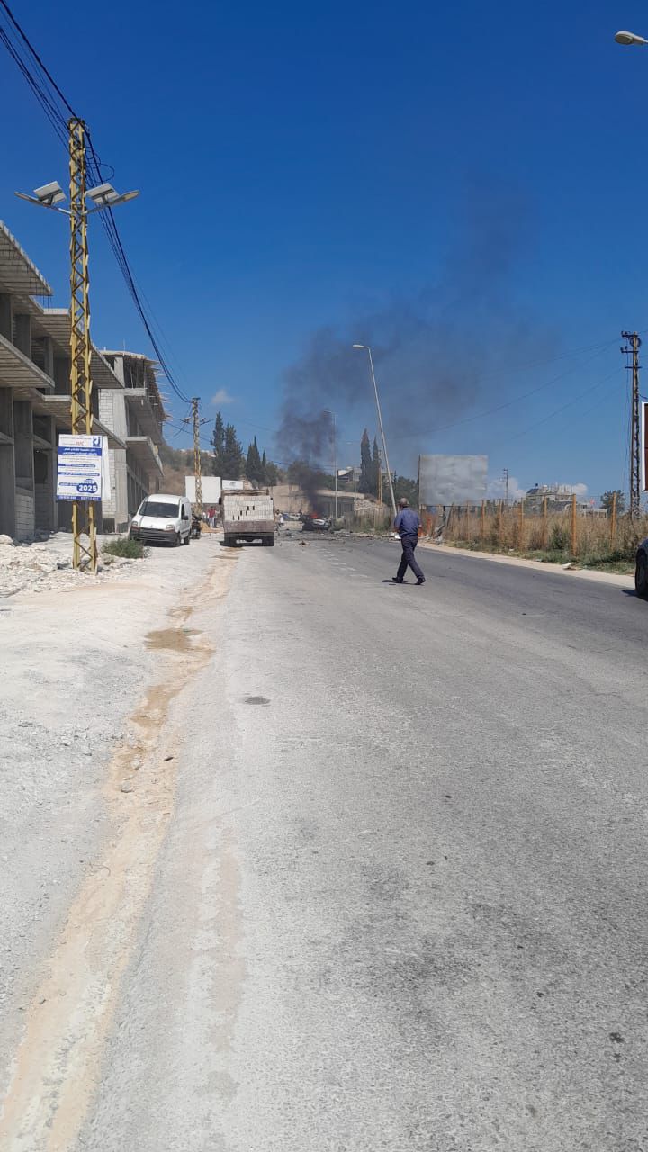 بالصور والفيديو- مسيرة إسرائيلية تستهدف سيارة بين وادي جيلو - البازورية